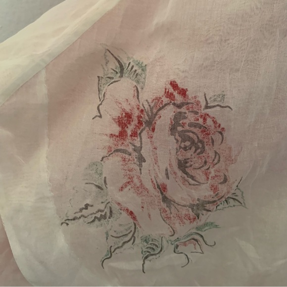 Vintage Pink and White Organza Scalloped Apron with Rose Motif - Picture 4 of 11